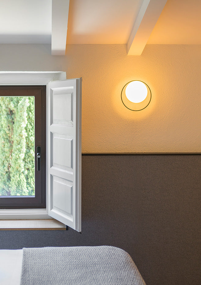 Circ Wall Light, White Poly with Rust Ring, LED, Triac Dim, IP55