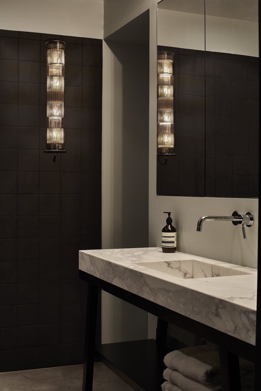 Tube Bulb Pendant, Linear Vertical, 132 cm, Silver Reflector No Mesh, E27, IP64