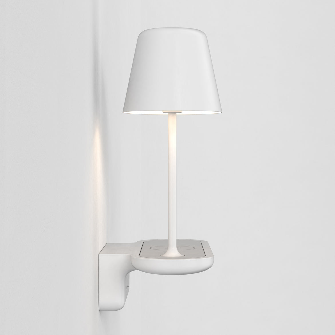 Ito Wall Light with Charging Dock, G9, IP20