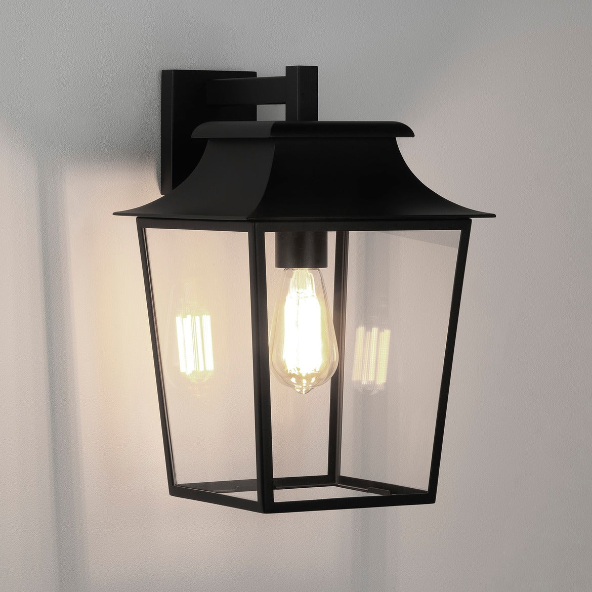 Richmond Wall Light with Arm, E27, IP44