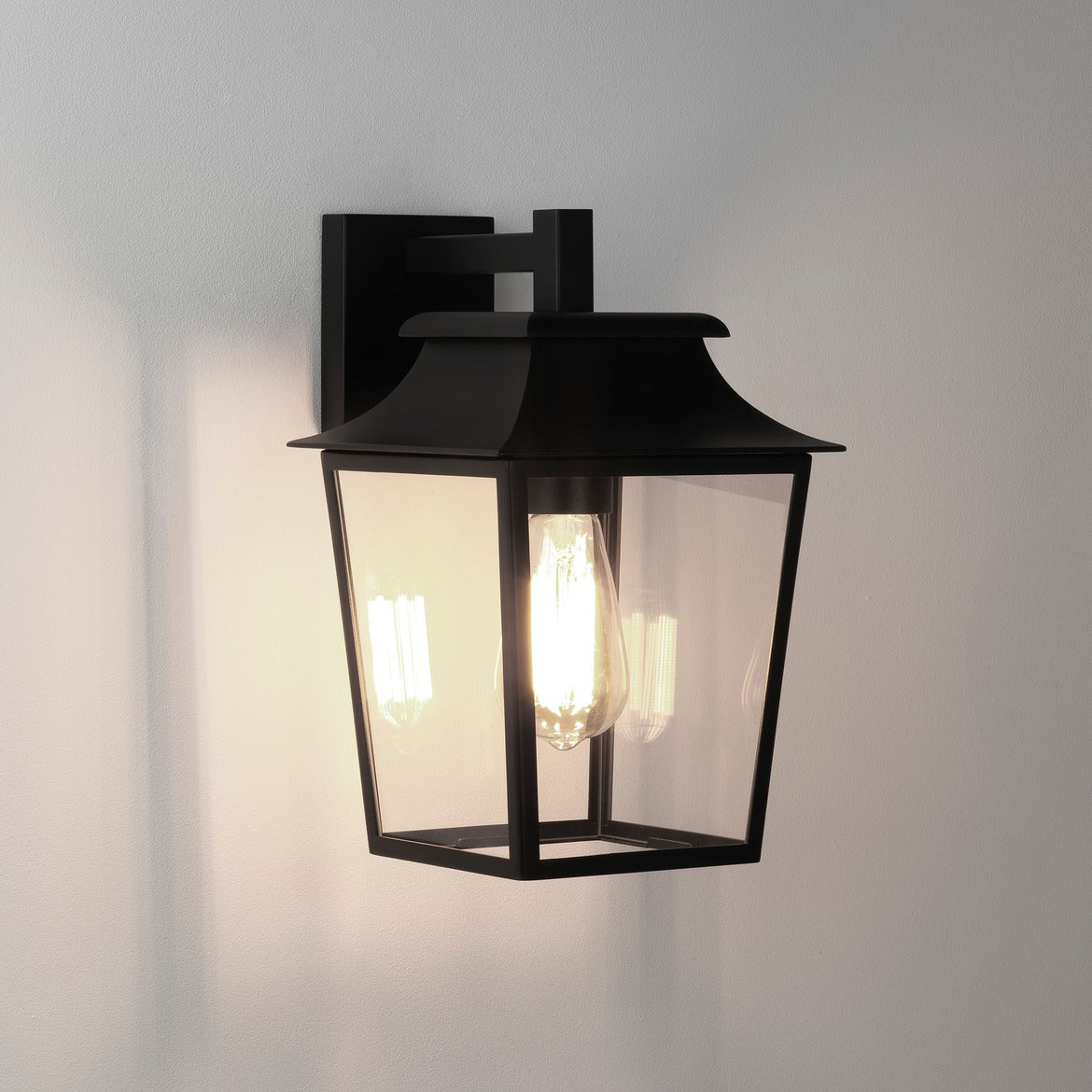 Richmond Wall Light with Arm, E27, IP44