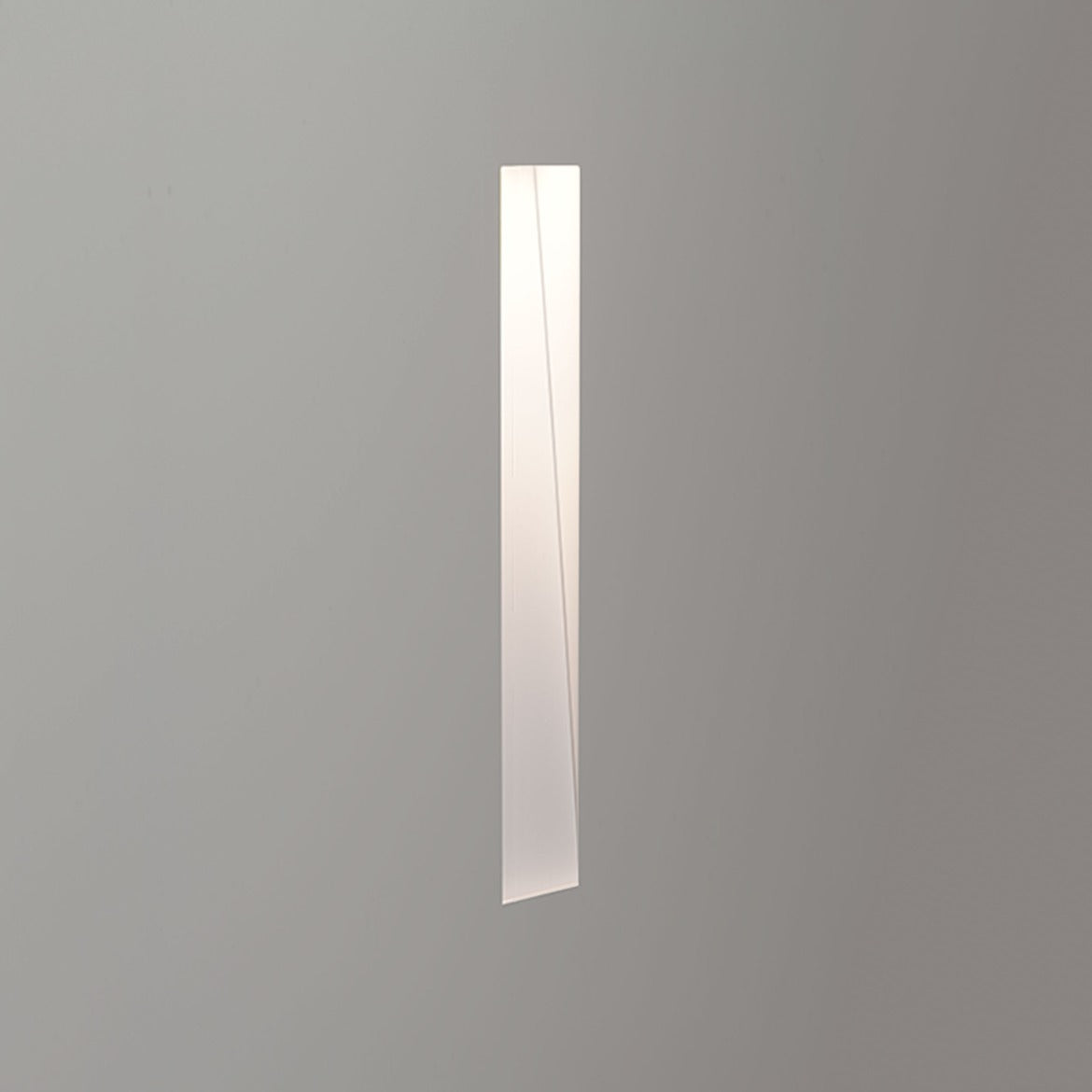 Astro Borgo step light vertical 200 lit on grey wall
