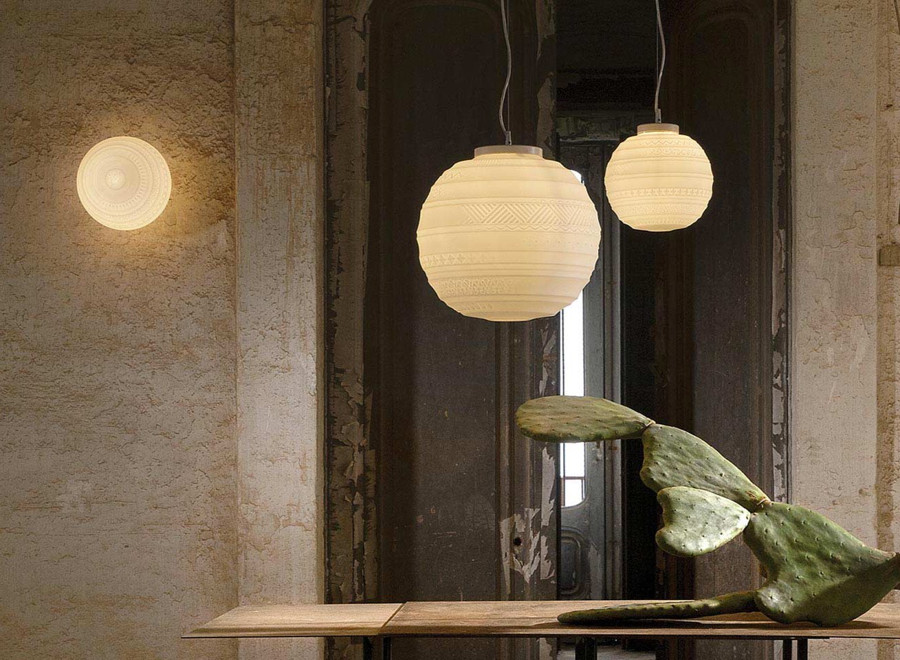 Braille Ceiling, 40 cm, White Textured Glass with Black Base, E27, Triac Dim, IP20