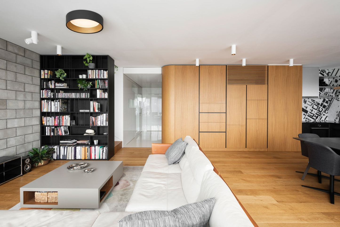 Duo Ceiling, Round Flat Large, 78.5 cm ø, Graphite with Wood Interior, 50W, LED, Dim