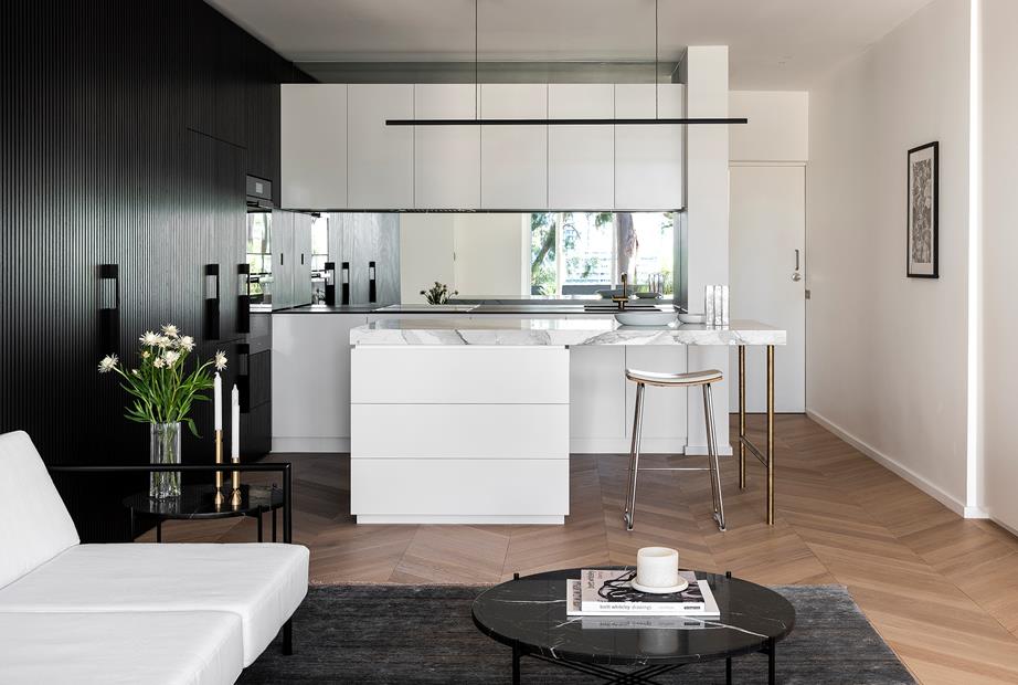 Highline Linear Pendant in Black in Small Modern White Flat