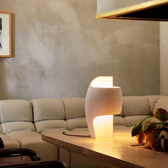 Lampe-B-Lounge-On-Coffee-Table