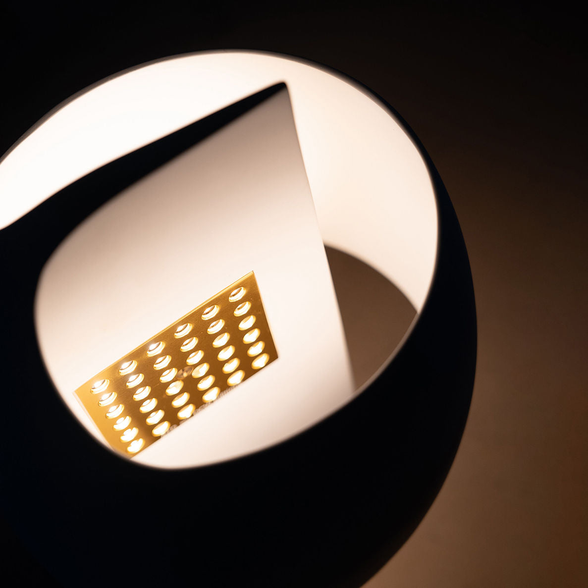 DCW Editions Lamp B table lamp LED module detail