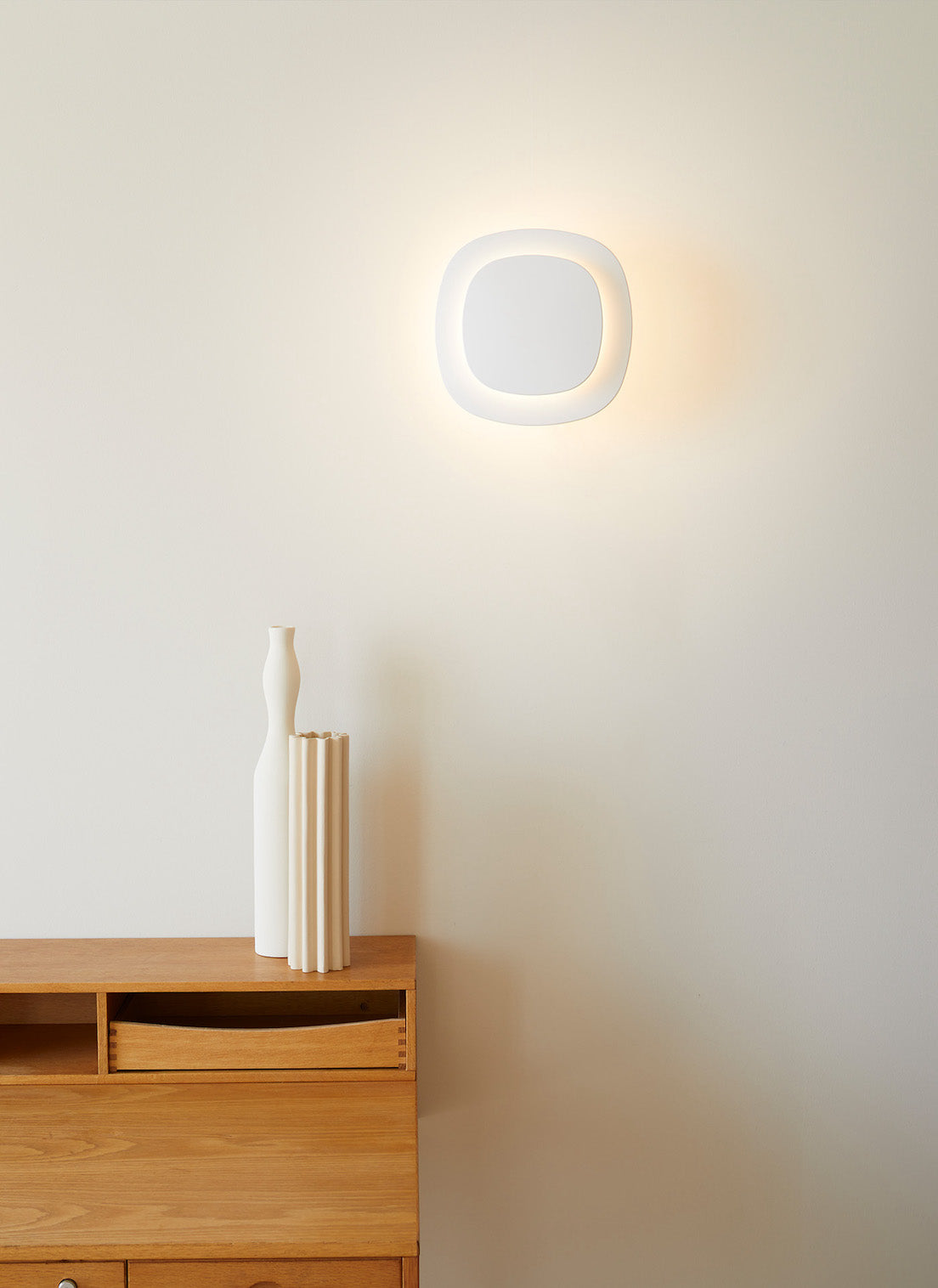 Luthien Wall, Sand Technopolymer Front with White Base, LED, Phase Dim, IP20
