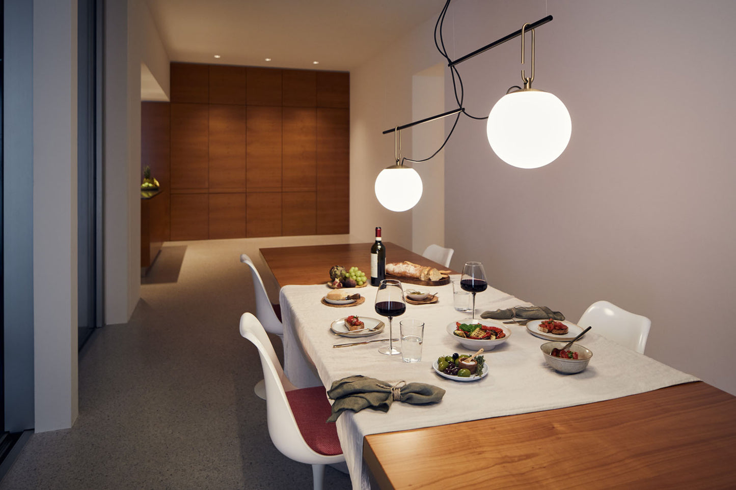 Nihm-Linear-Pendant-with-2-Arms-in-situ-over-long-dining-table