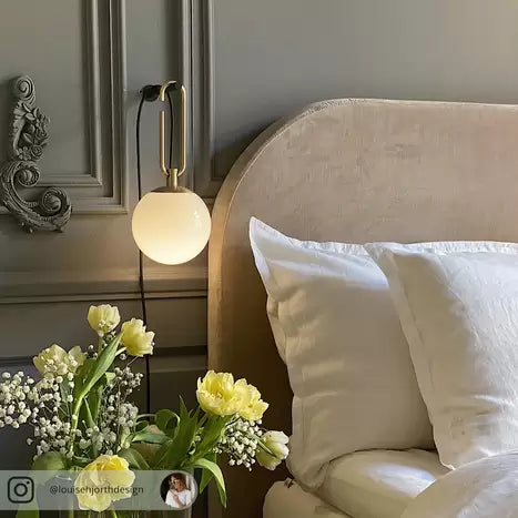 Nihm-Wall-In-Situ-with-Flowers-Bedside