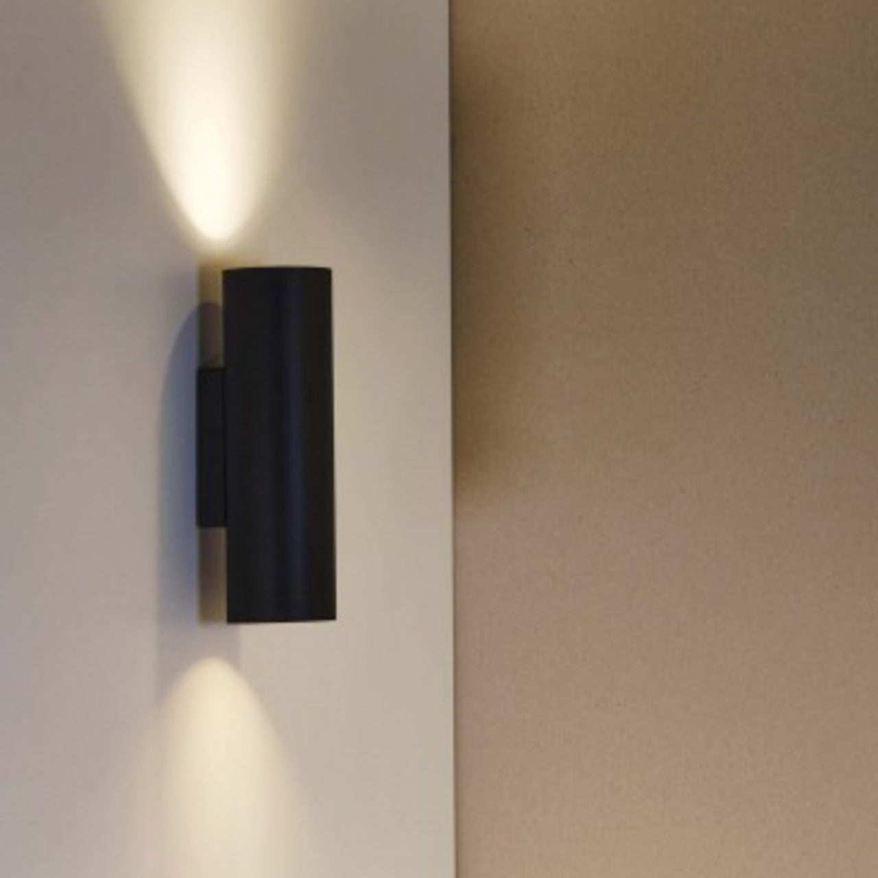 Tobo Wall, Black with Brass, GU10, Triac Dim, IP20