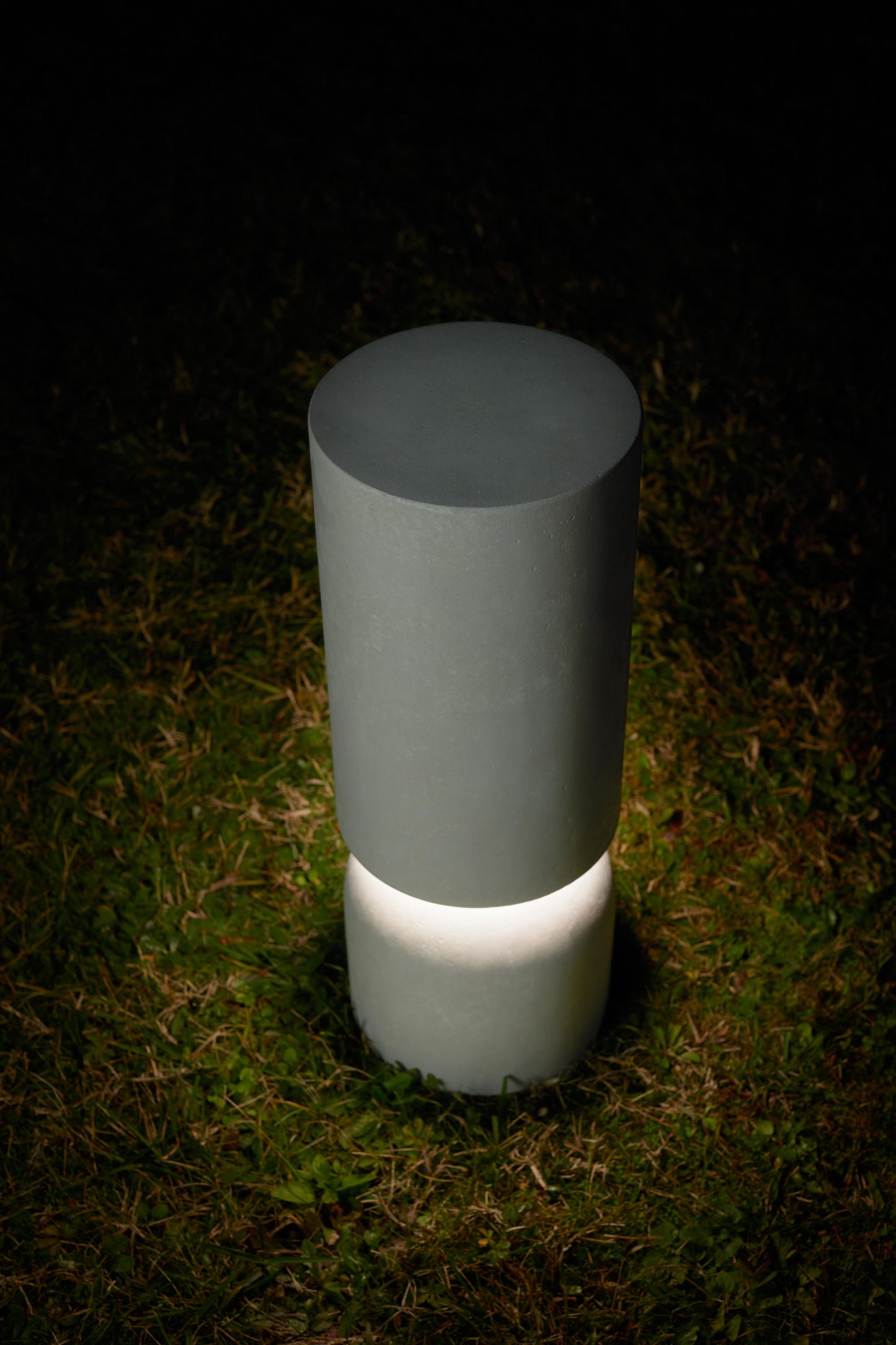 Nui Bollard, B, Concrete, LED, 14W, DALI Dim or On/Off, IP65